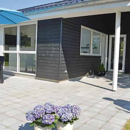 בית נופש Three-bedroom Holiday With A Fireplace 05