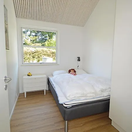 Three-bedroom Holiday With A Fireplace 05 *