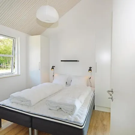 Three-bedroom Holiday With A Fireplace 05 אודר